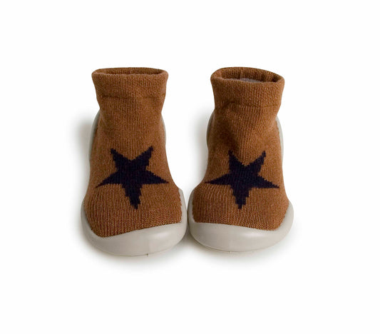 Cachemire sokpantoffels van Collégien in camel met donkerblauwe ster