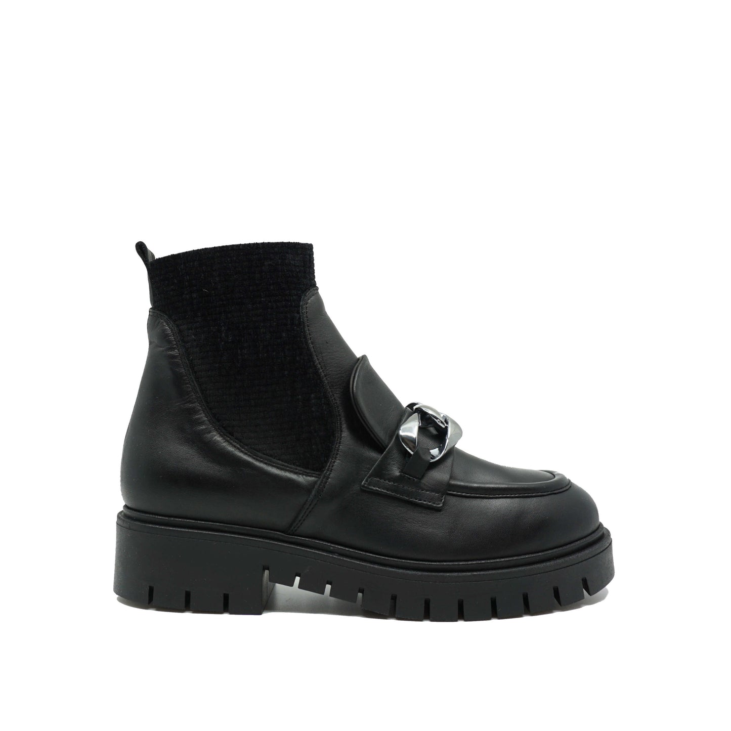 Hippe modieuze booties in zwart ledere met stoere profielzool en ketting detail op de schoen.