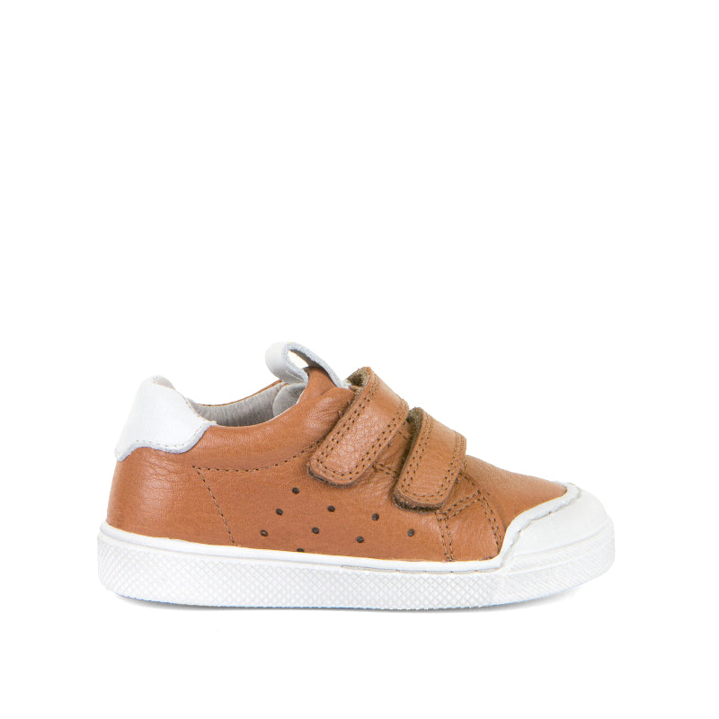 Bruine lederen sneakers met velcro en stootneus van het merk Froddo te verkrijgen bij kinderschoenwinkel September Stories in Berchem