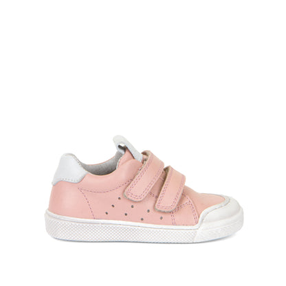 Roze lederen sneakers voor meisjes met velcrosluiting en stootneus van het merk Froddo te verkrijgen bij kinderschoenwinkel September Stories in Berchem.